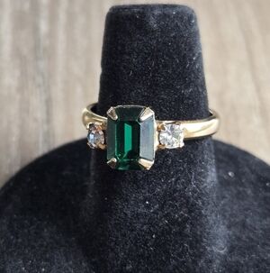VTG Estate 80s Faux Emerald Diamond Gold Tone Adjustable Band Costume Ring